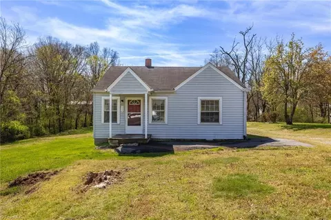 111 Robbins Dr, Thomasville, NC 27360