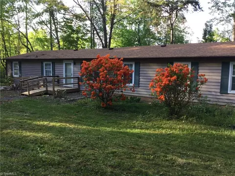 1027 Old Wagon Rd, King, NC 27021 photo 6
