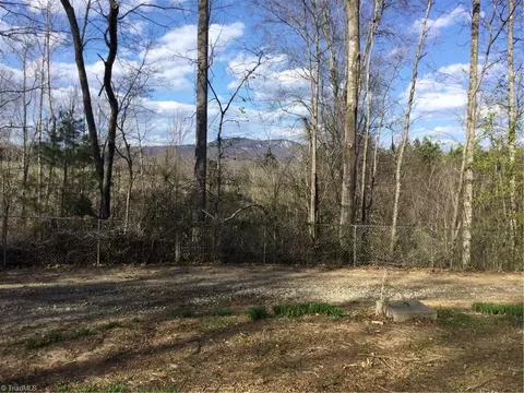 1027 Old Wagon Rd, King, NC 27021 photo 7