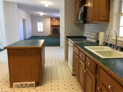 1027 Old Wagon Rd, King, NC 27021 photo 11