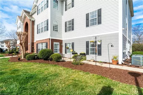 3704 Cotswold Ter #1D, Greensboro, NC 27410