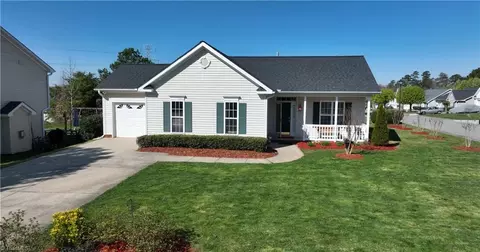 3655 Hickswood Forest Dr, High Point, NC 27265