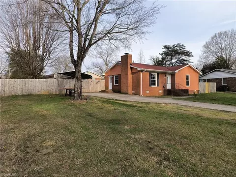3831 Hartford St, Winston Salem, NC 27106