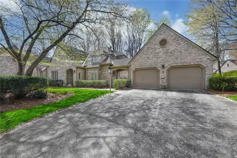 21 Sturbridge Ln, Greensboro, NC 27408
