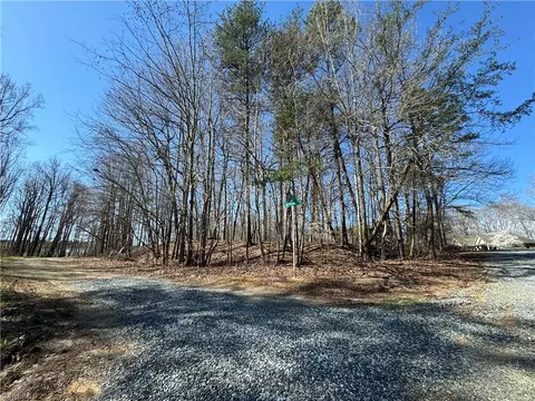 4600 Woodhaven Rd, Greensboro, NC 27406