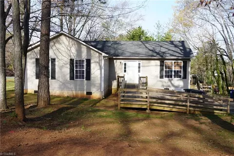 100 Stonebridge Dr, Winston Salem, NC 27104