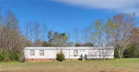 540 Hampton Rd, Eden, NC 27288 photo 1