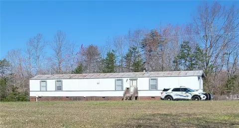 534 Hampton Rd, Eden, NC 27288 photo 1