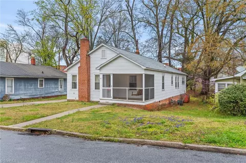 15 5th Ave, Thomasville, NC 27360