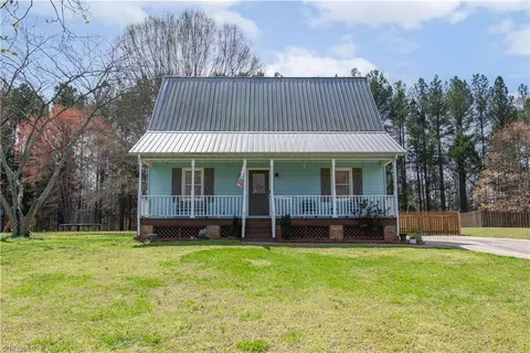 219 Greenview Ln, Linwood, NC 27299