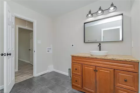 Bath - 304 Mitchell Ridge Rd, Elkin, NC 28621 photo 3 of 5