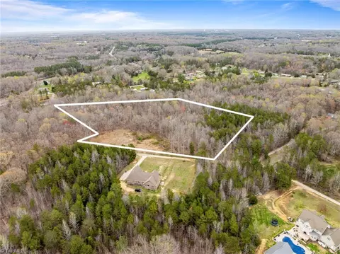 612 Old Oak Rd, Thomasville, NC 27360