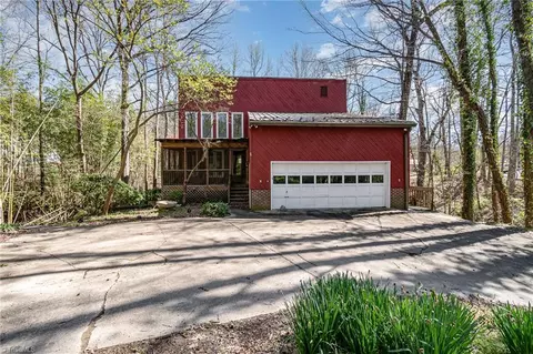 3305 Pine Valley Rd, High Point, NC 27265
