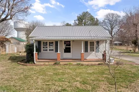 1037 Bettie St, Yadkinville, NC 27055