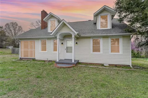 220 Barnwell St, Thomasville, NC 27360