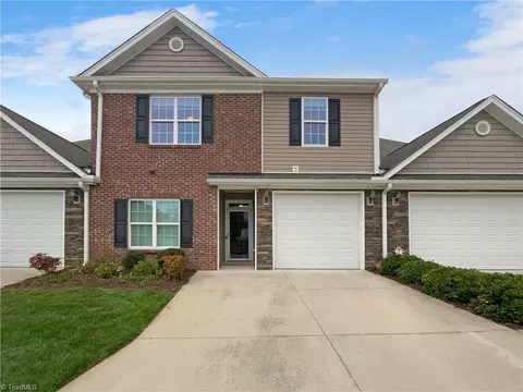 112 Chestnut Bend Dr, Greensboro, NC 27406