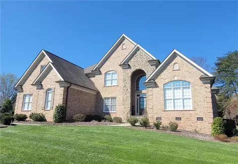 5401 Deerview Ct, Greensboro, NC 27410