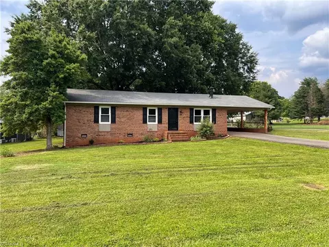 232 Ravenwood Ln, Lexington, NC 27292