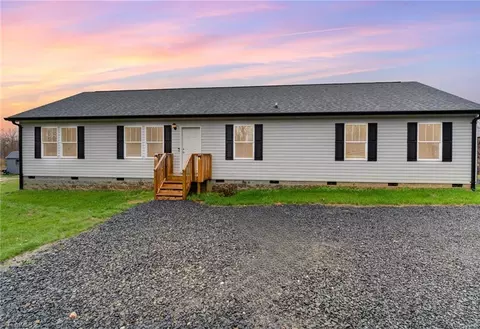 1149 Oakwood Acres Rd, Asheboro, NC 27205