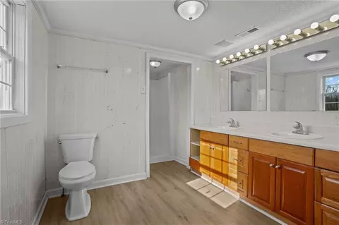 Bath - 1801 Flatrock St, Winston Salem, NC 27107 photo 4 of 5