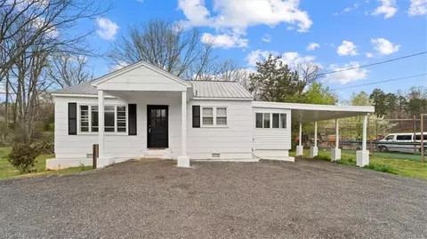 2034 Old Farmer Rd, Asheboro, NC 27205