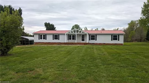 1726 Angell Rd, Mocksville, NC 27028