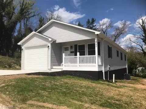 227 Elm St E, Mount Airy, NC 27030