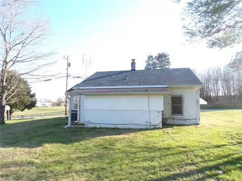 Exterior - 4504 Meadowbrook Dr, Trinity, NC 27370 photo 5 of 6