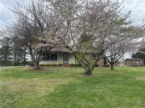 4031 Sherwood Forest Dr, Trinity, NC 27370