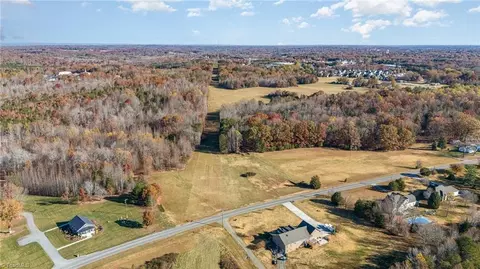 2910 Country Ln, Reidsville, NC 27320