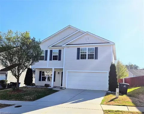 5908 Odenton Ln, Pfafftown, NC 27040