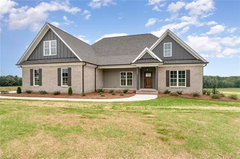 7605 Hawkins Ridge Dr, Stokesdale, NC 27357