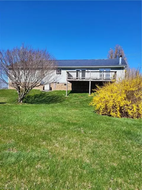 558 Wildcat Rd, Deep Gap, NC 28618 photo 2
