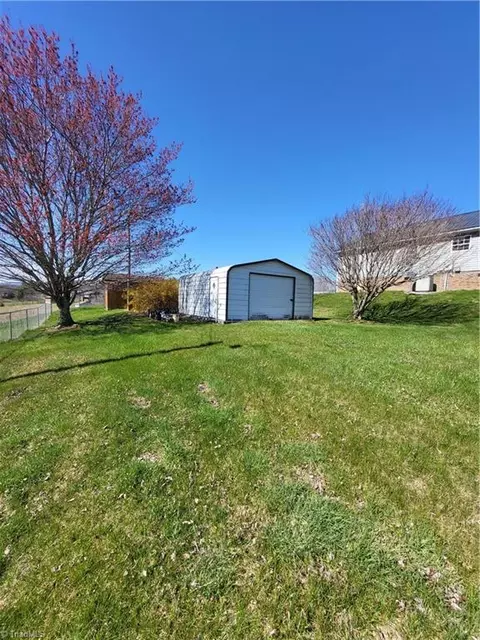 558 Wildcat Rd, Deep Gap, NC 28618 photo 3