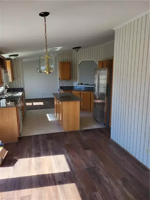 558 Wildcat Rd, Deep Gap, NC 28618 photo 7