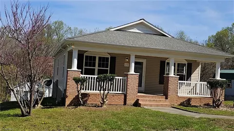 2233 Flag St, Winston Salem, NC 27101