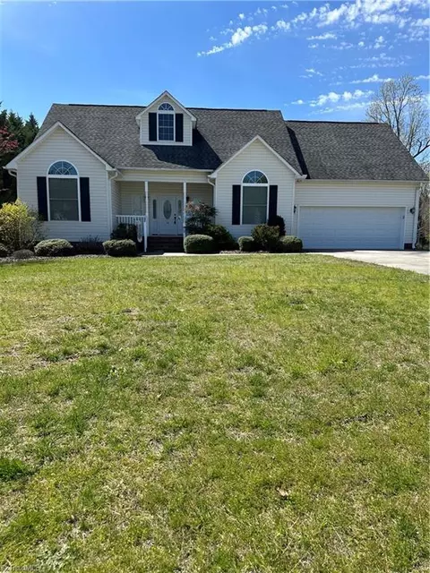 14 Roselynn Ln, Thomasville, NC 27360