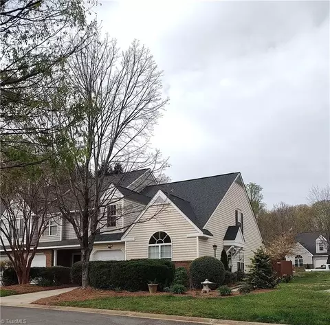 31 Pickwick Pl, Greensboro, NC 27407