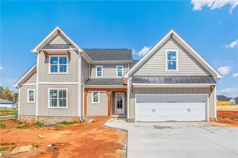 138 Meeting House Ln, Advance, NC 27006