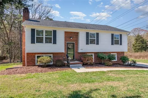 1455 Brookcrest Dr, Winston Salem, NC 27106