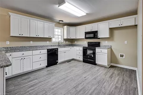 Kitchen - 4260 Tessa Ct, Trinity, NC 27370 photo 4 of 5