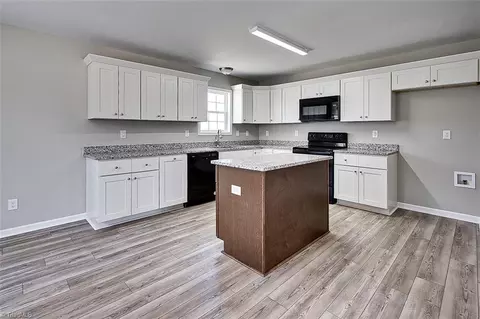 Kitchen - 4250 Tessa Ct, Trinity, NC 27370 photo 4 of 5