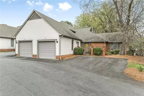 557 Sherwood Hills Dr, Winston Salem, NC 27104