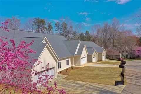 306 Lamplighter Cir, Winston Salem, NC 27104