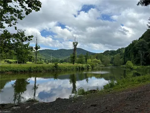 144 Flint River Dr, Laurel Springs, NC 28644