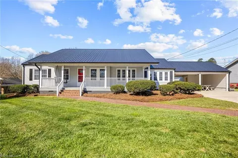 108 Hillside Dr, Thomasville, NC 27360