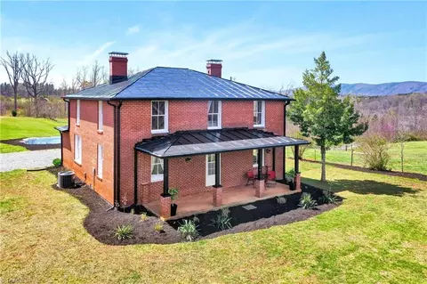 4581 Brights Rd, Pittsville, VA 24139