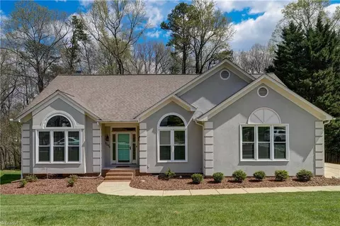 5296 Beechmont Dr, Greensboro, NC 27410