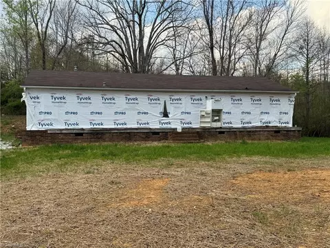 3893 Pine St E, Mount Airy, NC 27030