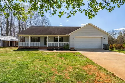 208 Sea Mountain Ln, Lexington, NC 27292